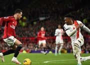 阿贾克斯中场盘带过人展现突破能力的简单介绍