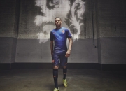 浓眉哥重返赛场，出色发挥首场状态出色，DWG观众沸腾！上演精彩一战